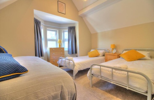 Reading Apartamento | Comfy 2BR/2BTH APT in Central Reading w/ Parking