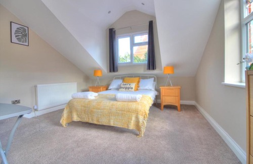 Reading Apartamento | Comfy 2BR/2BTH APT in Central Reading w/ Parking