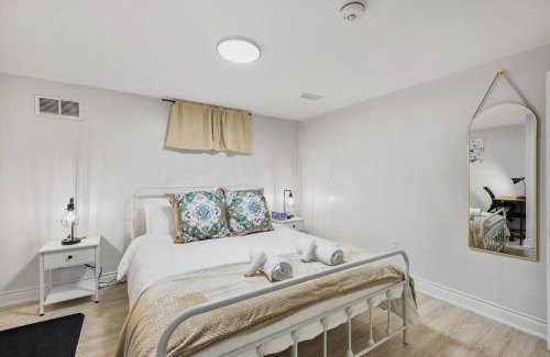 Durham Region Apartamento | Comfy 2BR Apt near Beach and Downtown Free Parking