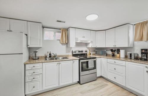 Durham Region Apartamento | Comfy 2BR Apt near Beach and Downtown Free Parking