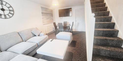 Gedling Apartamento | Comfy 2BR House on Quiet Street w Free Parking