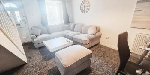 Gedling Apartamento | Comfy 2BR House on Quiet Street w Free Parking
