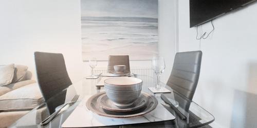 Gedling Apartamento | Comfy 2BR House on Quiet Street w Free Parking