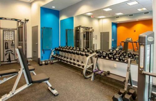 Five Points South Apartamento | Comfy 2BR in Mid-Rise Perfect for Groups