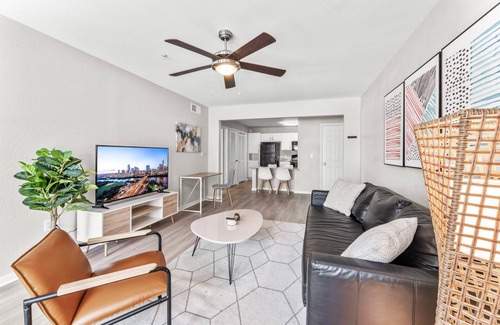 Pleasant Valley Apartamento | Comfy 2BR King Suite w Gym Pool Close to DT