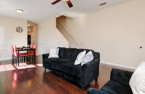 Stockton Casa | Comfy 3-bed home near Downtown. Relax with the family at this peaceful home.