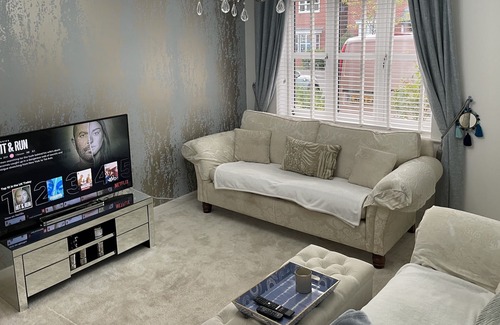 Coalville Casa | Comfy 3 bedroom property