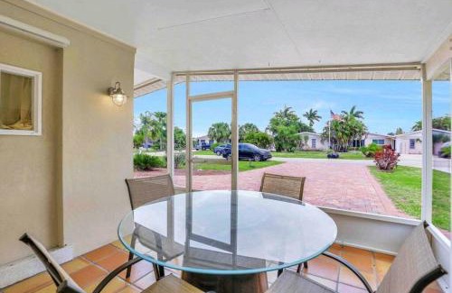 Naples Park Casa | Comfy 3 bedroom with parking & close to everything