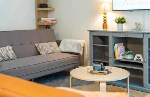 Roundhay Casa | Comfy 3 BR with Sofa Bed Near Roundhay
