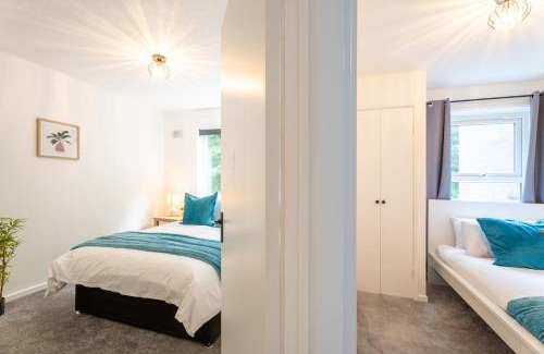 Roundhay Casa | Comfy 3 BR with Sofa Bed Near Roundhay