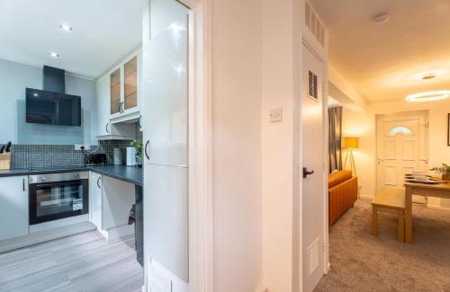 Roundhay Casa | Comfy 3 BR with Sofa Bed Near Roundhay