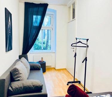 Thurygrund Apartamento | Comfy 3BR Apt for Groups, 10-Min to Währinger Park