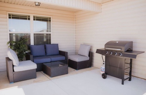Perry Casa | Comfy 4 BD/2 BA Mid-Term Housing ..Pet-Friendly..