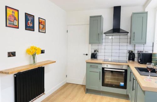 Port Talbot Apartamento | Comfy 4 Bed Home - Port Talbot - Perfect for Contractors & Families