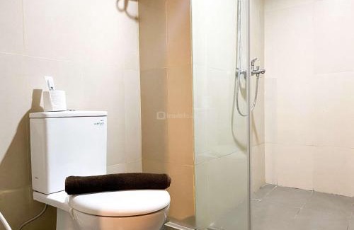 Duren Sawit Apartamento | Comfy and Modern Look 1BR Gateway Park LRT City Jatibening Apartment By Travelio