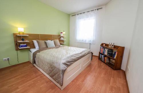 Istvanmezo Apartamento | Comfy apartment at Puskas Stadion with balcony