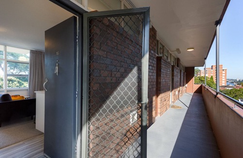 North Sydney Apartamento | Comfy Balcony Studio near Parks, Shopping & Dining