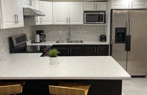Mississauga Apartamento | Comfy Basement Apartment with Private entrance and free car