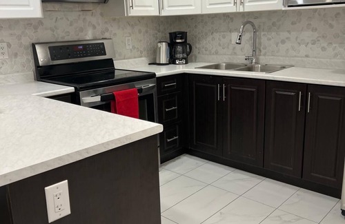 Mississauga Apartamento | Comfy Basement Apartment with Private entrance and free car