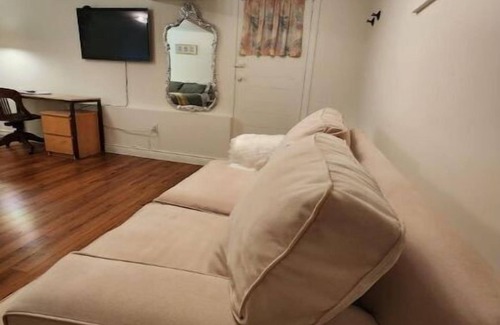 Keelesdale - Eglinton West Casa | Comfy Basement Bedroom & Kitchen Close To TTC