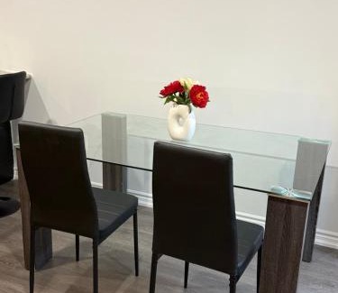 Whitby Casa | Comfy Basement Suite in Quiet Neighbourhood