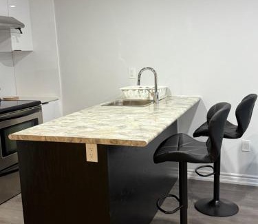 Whitby Casa | Comfy Basement Suite in Quiet Neighbourhood