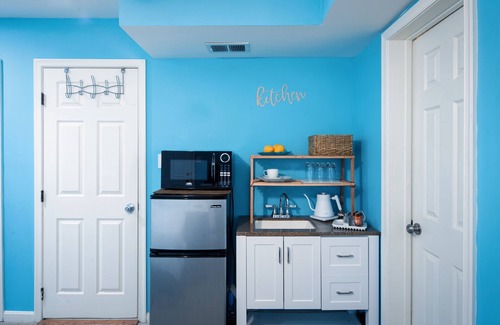 Garfield Heights Casa | Comfy Blue Studio with Great Amenities