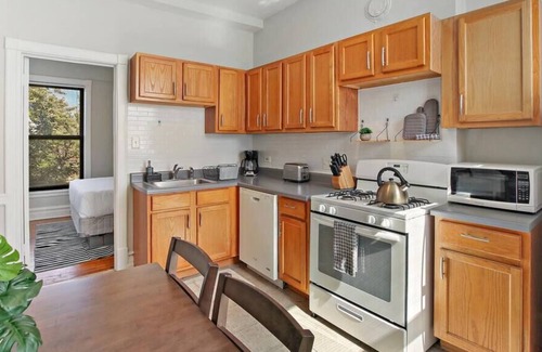 North Center Apartamento | 3BR Comfy & Bright Apartment Fully Furnished
