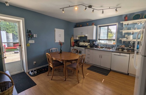 Downtown Gatineau Casa | Comfy by the 3 Rivers Pointe-Gatineau 3-4 month Rental Nov20-March31 OwnerInSun
