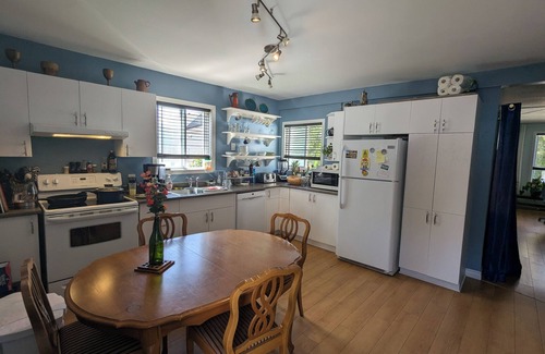 Downtown Gatineau Casa | Comfy by the 3 Rivers Pointe-Gatineau 3-4 month Rental Nov20-March31 OwnerInSun