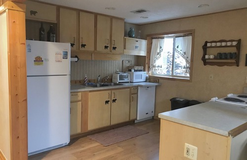 Beulah Casa | Comfy Cabin: Near Sleeping Bear Dunes & Frankfort