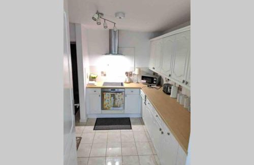Butetown Apartamento | Comfy Cardiff Bay Budget Stay with Small Garden 15 mins Walk to Cardiff Bay
