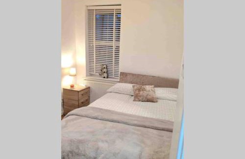 Butetown Apartamento | Comfy Cardiff Bay Budget Stay with Small Garden 15 mins Walk to Cardiff Bay