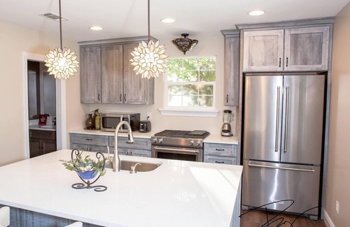 East Hill Casa | Comfy carriage house close to everything!