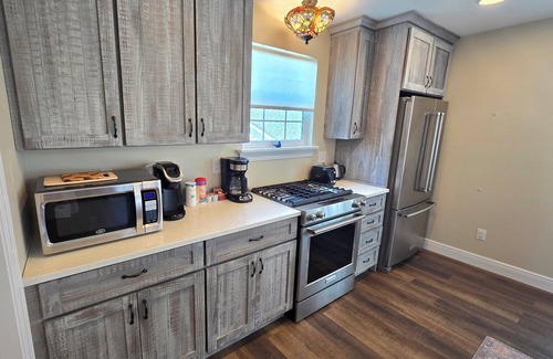 East Hill Casa | Comfy carriage house close to everything!