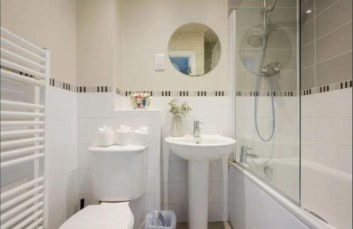 Milton Keynes Casa | Comfy Central MK House Free Parking Fast Wifi