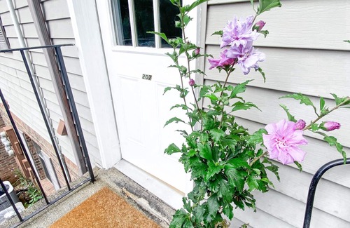 Northeast Pensacola Apartamento | Comfy Chic Condo with Parking