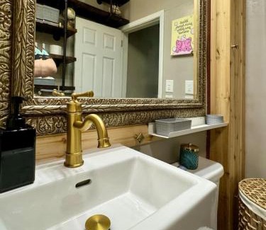 Observation Hill Casa | Comfy, Close to Downtown with Lake & Lift Bridge Views