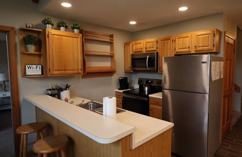 Woodstock Condominio | Comfy Condo nestled in the White Mountains of NH (6 adults max)