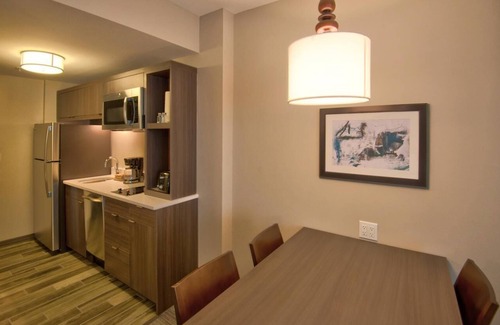 Flagami Hotel | Comfy & Convenient Stay near Miami Airport | 3 Units | Pool & Breakfast