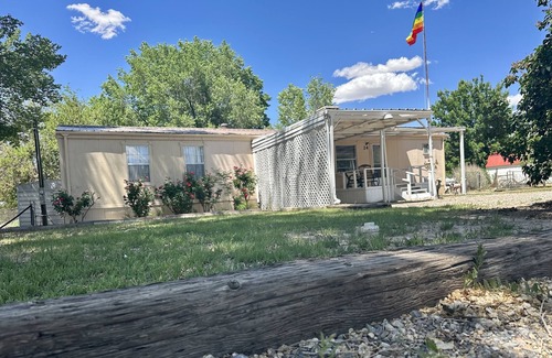 Kirtland Casa | Comfy country home for the whole family with private patio and BBQ.