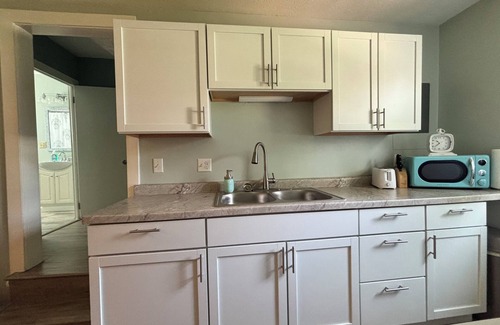 Norwalk Apartamento | Comfy & cozy cottage apartment near Cedar Point and Norwalk Raceway Motorsport