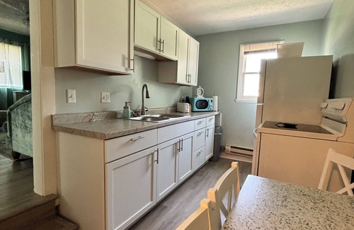 Norwalk Apartamento | Comfy & cozy cottage apartment near Cedar Point and Norwalk Raceway Motorsport