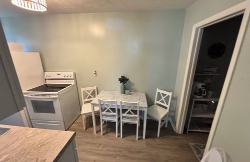 Norwalk Apartamento | Comfy & cozy cottage apartment near Cedar Point and Norwalk Raceway Motorsport