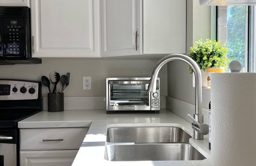 Gilbert Casa | Comfy & Cozy *Pet Friendly* Downtown Gilbert Home