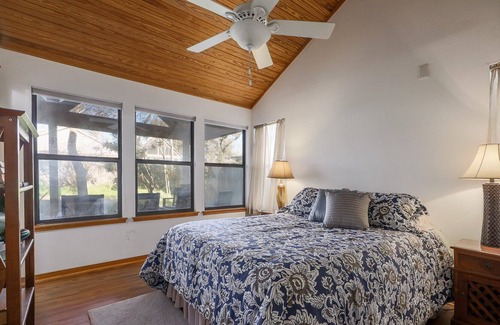 Barton Heights Casa | Comfy, cozy, private 2 bedroom home in Zilker.