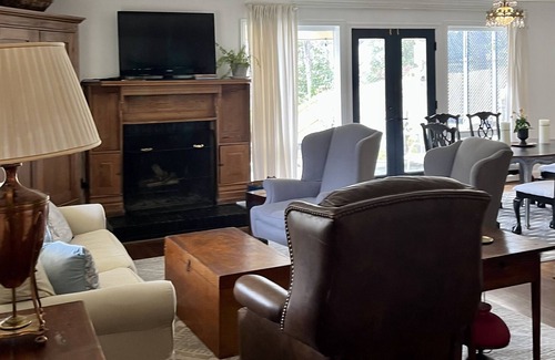 Greenville Casa | Comfy Cozy Quaint Home