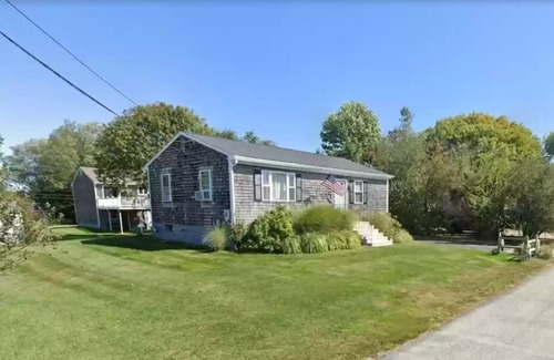 Narragansett Casa | Comfy Cozy Updated Home by Scarborough Beach