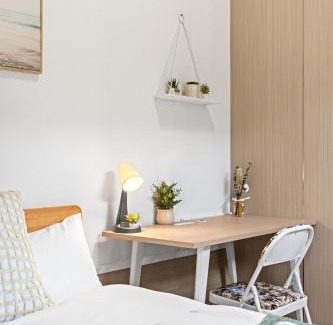 Marayong Casa | Comfy Double Room - Cozy and Well-Connected - Shared Bathroom