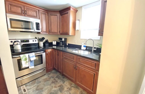 Brockton Apartamento | Comfy Easeful Two Bedroom Apartment. 30 Minutes to Boston